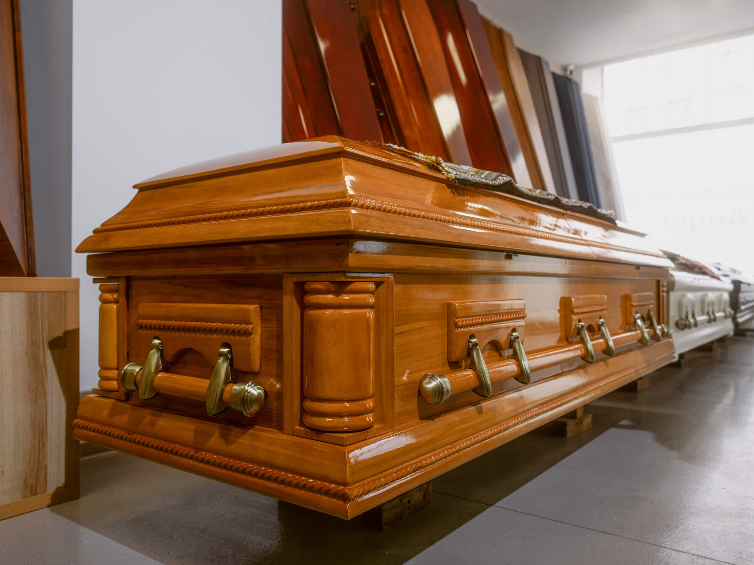 Деревянный саркофаг доступен в филиале Похоронного бюро Angel AB - улица Латгалес 108