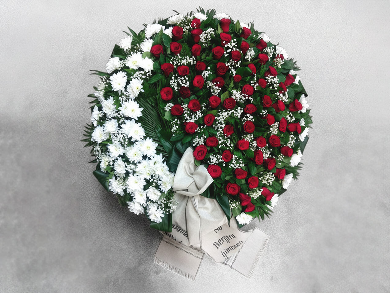 Венки - символ уважения, памяти и прощния