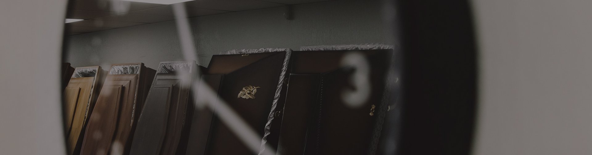 Наши специалисты помогут вам подобрать подходящие ритуальные принадлежности.