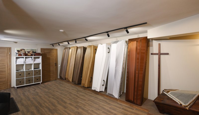 Улица Эммас, 14 — внутренний вид с гробами